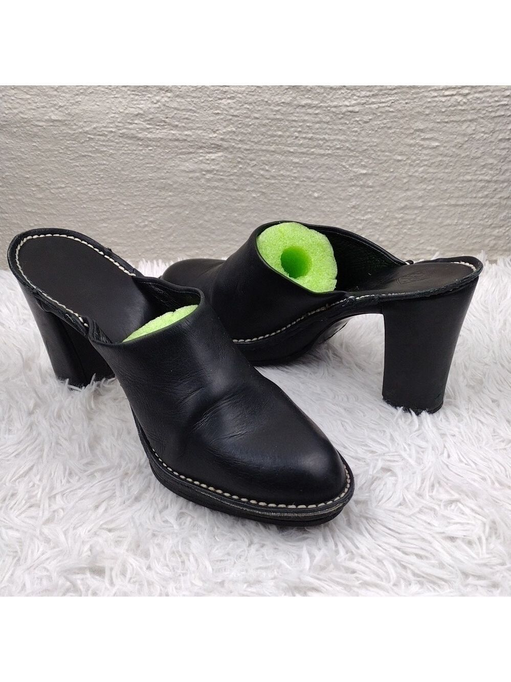 DJP Donald Pliner Black Leather Upper Almond Toe Block Heel Slip On Mule Shoe